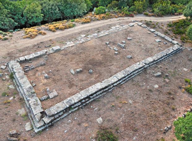O μικρός ναός στην «καρδιά» του αρχαίου Μολυκρείου