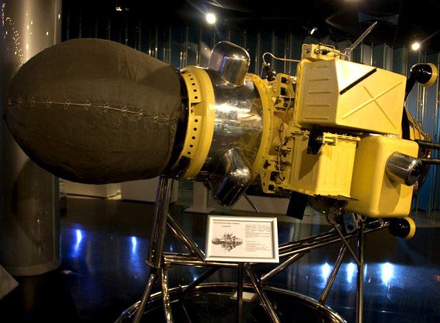 Αντίγραφο του Luna 9 εκτίθεται στο Μουσείο Μνήμης της Αστροναυτικής