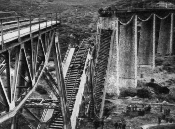 Η κατεστραμμένη γέφυρα του Γοργοποτάμου